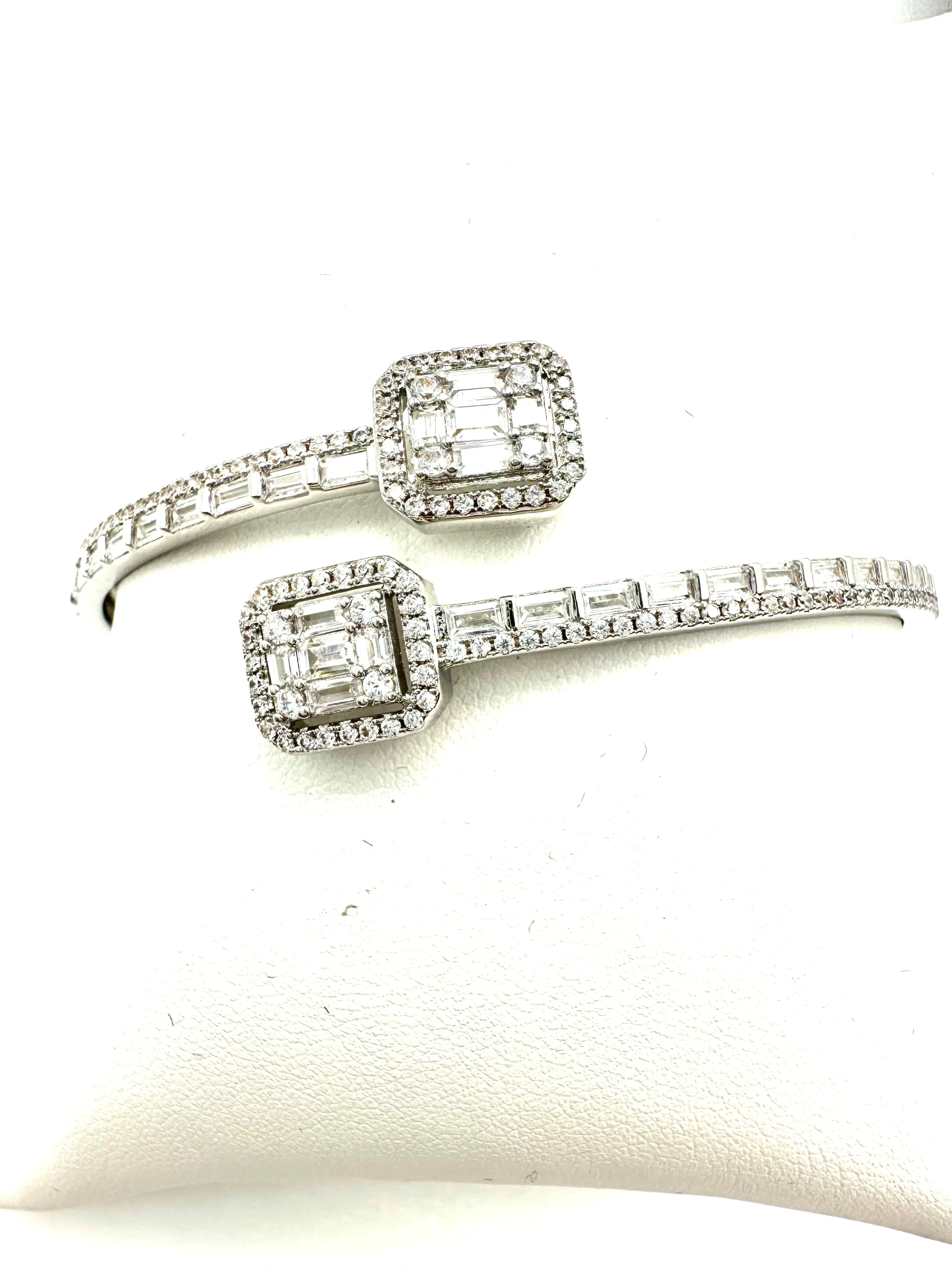 Exquisite Bangle Bracelet