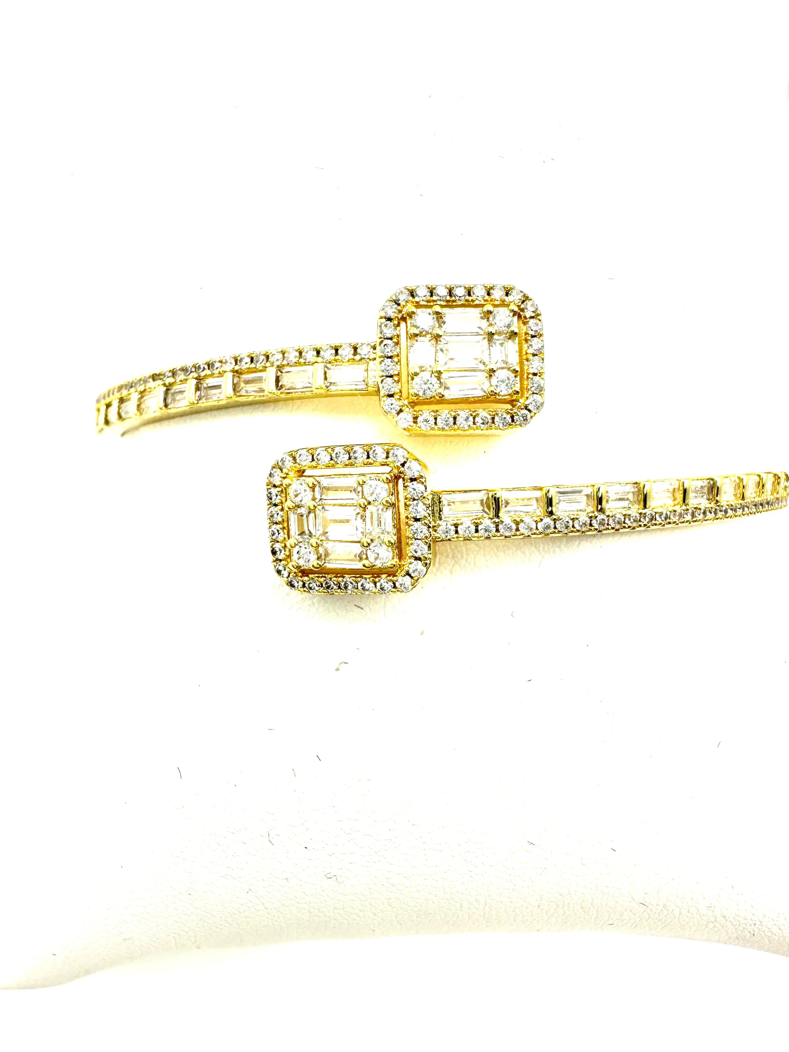 Exquisite Bangle Bracelet