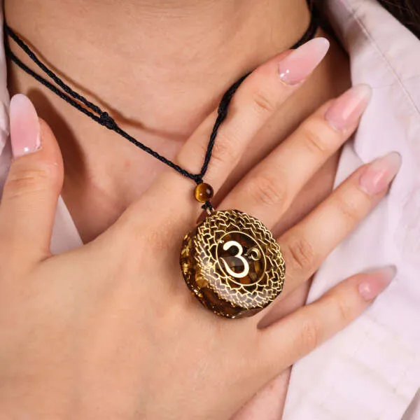 Nadia - Reiki necklace with pendant